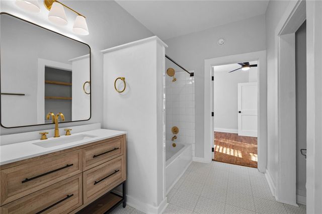 615 N 3rd Street, Rogers, AR 72756