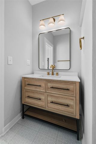 615 N 3rd Street, Rogers, AR 72756