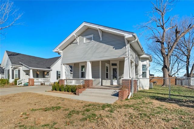 615 N 3rd Street, Rogers, AR 72756