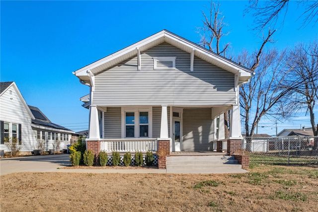 615 N 3rd Street, Rogers, AR 72756