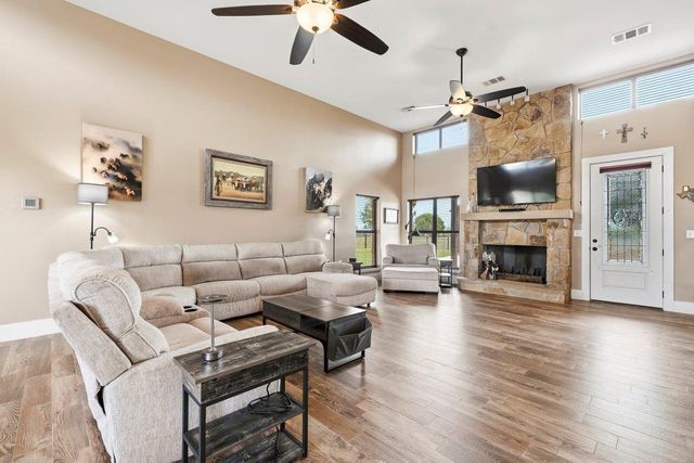 115 Lakeside CV, Martindale, TX 78655