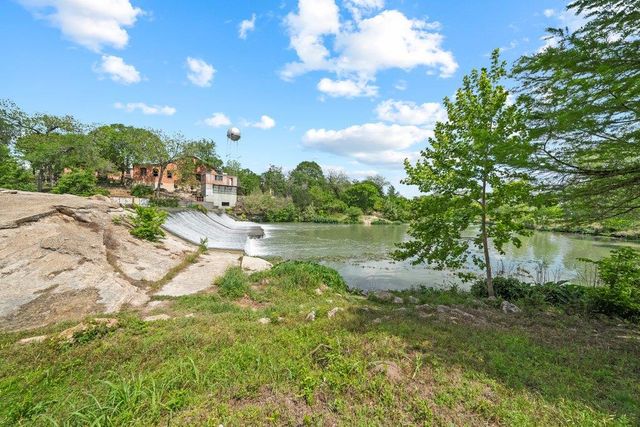 115 Lakeside CV, Martindale, TX 78655
