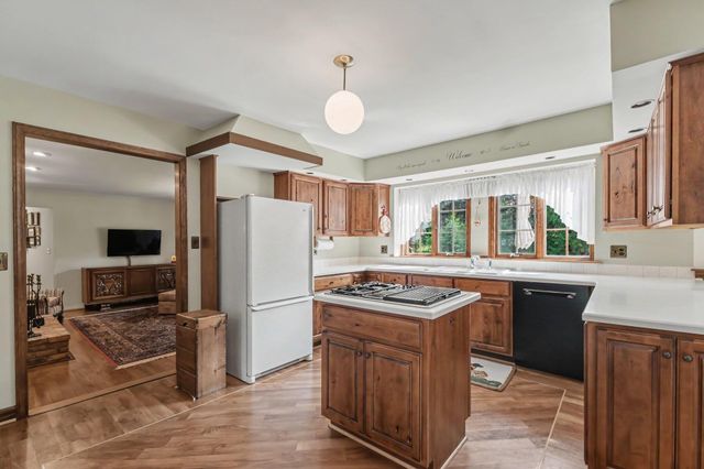 8569 Roundhill Court, York Twp, MI 48176