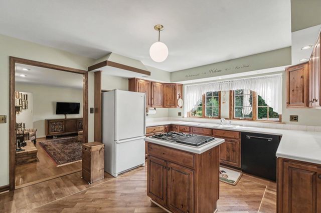 8569 Roundhill Court, York Twp, MI 48176
