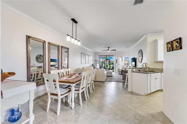 1427 Oceania DR S, Naples, FL 34113