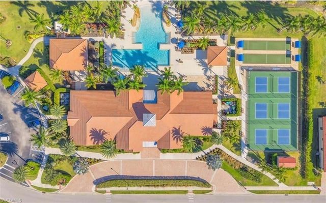 1427 Oceania DR S, Naples, FL 34113