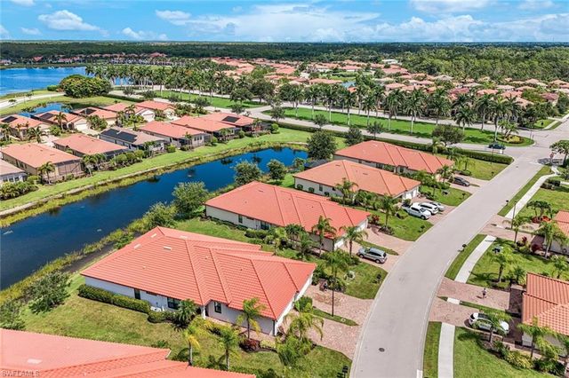 1427 Oceania DR S, Naples, FL 34113