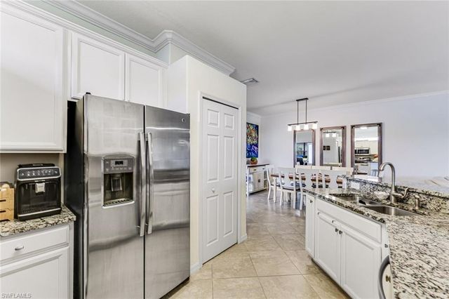 1427 Oceania DR S, Naples, FL 34113