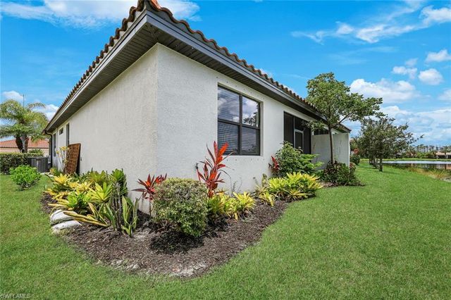 1427 Oceania DR S, Naples, FL 34113