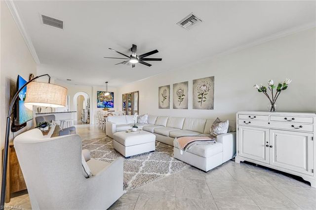 1427 Oceania DR S, Naples, FL 34113