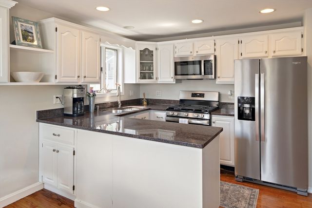 18 Nob Way, Lowell, MA 01852