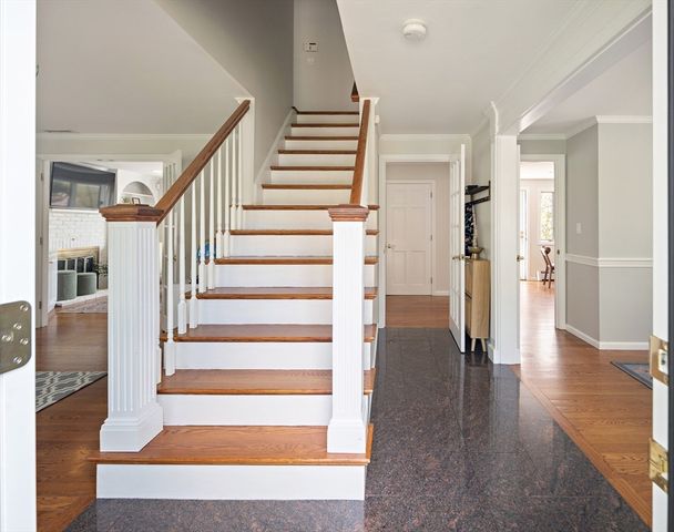 18 Nob Way, Lowell, MA 01852