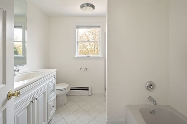 18 Nob Way, Lowell, MA 01852