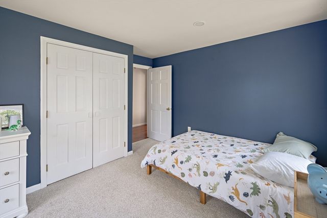 18 Nob Way, Lowell, MA 01852