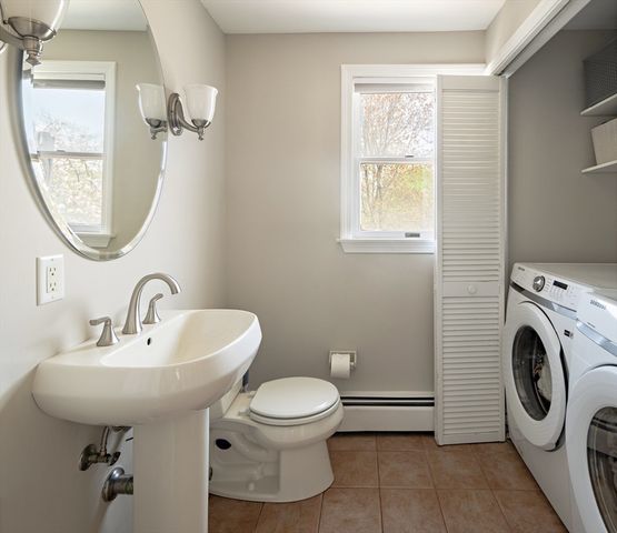18 Nob Way, Lowell, MA 01852