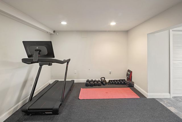 18 Nob Way, Lowell, MA 01852