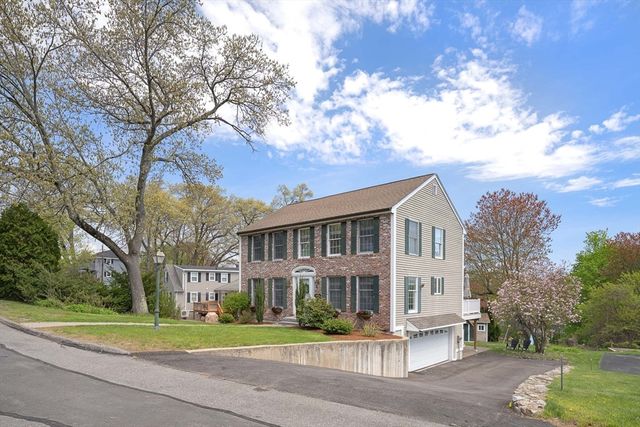 18 Nob Way, Lowell, MA 01852