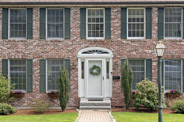 18 Nob Way, Lowell, MA 01852