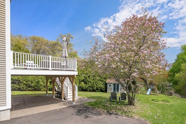 18 Nob Way, Lowell, MA 01852