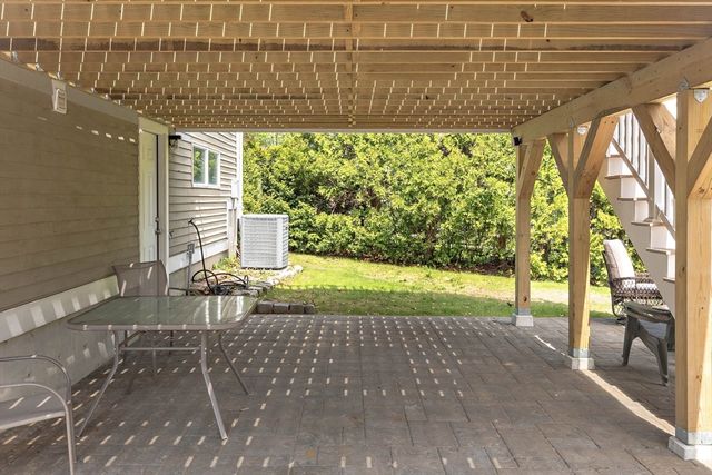 18 Nob Way, Lowell, MA 01852