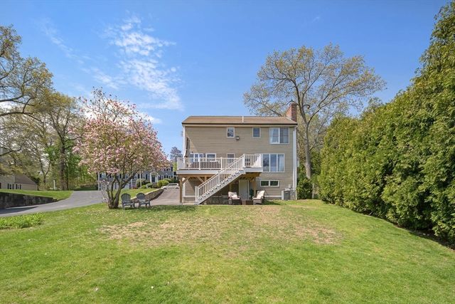 18 Nob Way, Lowell, MA 01852