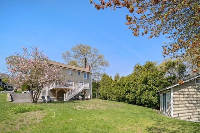 18 Nob Way, Lowell, MA 01852