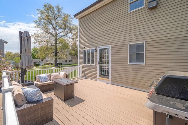 18 Nob Way, Lowell, MA 01852