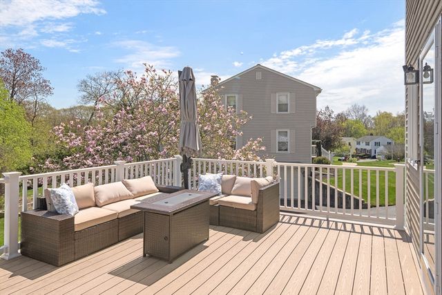 18 Nob Way, Lowell, MA 01852