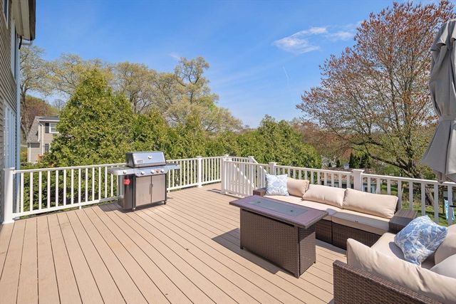 18 Nob Way, Lowell, MA 01852