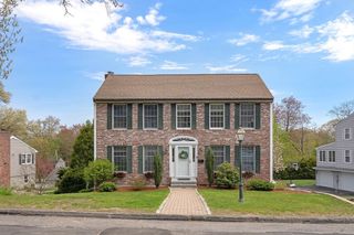 18 Nob Way, Lowell, MA 01852