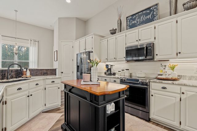 1945 Mann Rd, Lebanon, TN 37087