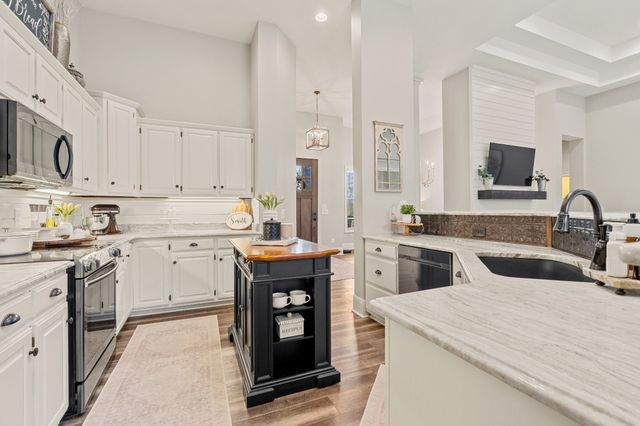 1945 Mann Rd, Lebanon, TN 37087