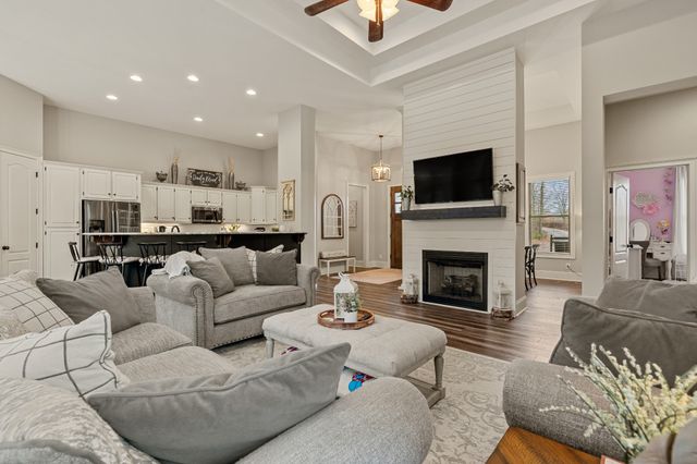 1945 Mann Rd, Lebanon, TN 37087