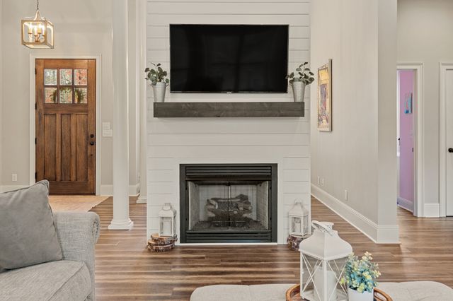 1945 Mann Rd, Lebanon, TN 37087