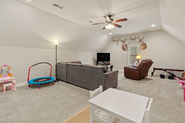 1945 Mann Rd, Lebanon, TN 37087