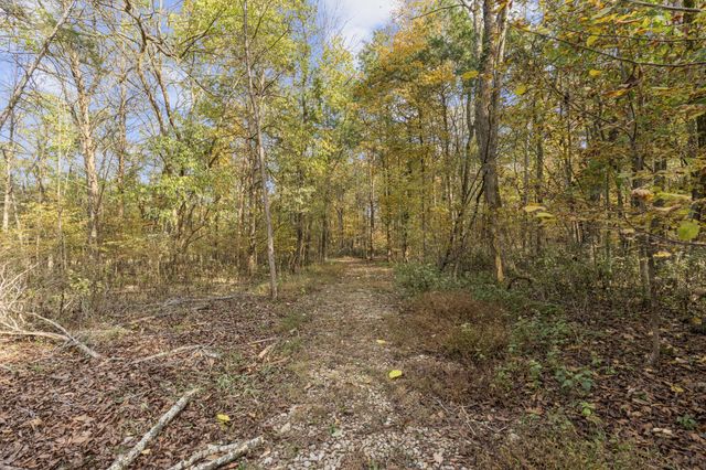 1945 Mann Rd, Lebanon, TN 37087