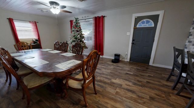 735 Urban St, Sulphur, LA 70663