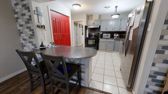 735 Urban St, Sulphur, LA 70663