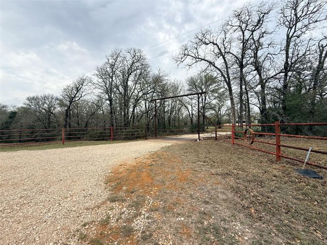 2628 County Road 316, Lexington, TX 78947