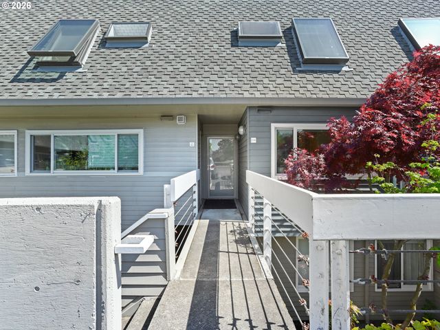 81 N HAYDEN BAY Dr, Portland, OR 97217