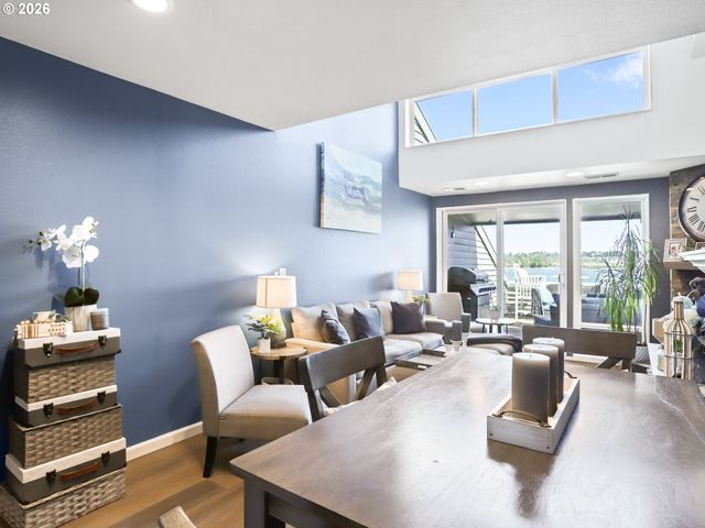 81 N HAYDEN BAY Dr, Portland, OR 97217