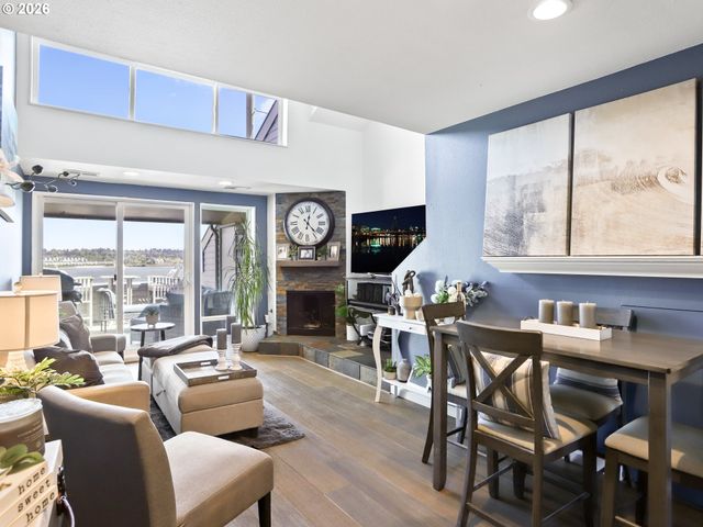 81 N HAYDEN BAY Dr, Portland, OR 97217