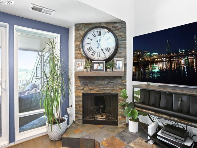 81 N HAYDEN BAY Dr, Portland, OR 97217