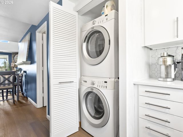 81 N HAYDEN BAY Dr, Portland, OR 97217