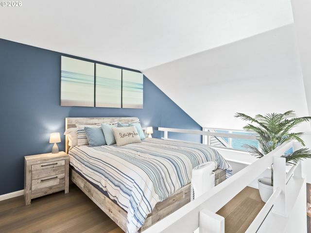 81 N HAYDEN BAY Dr, Portland, OR 97217