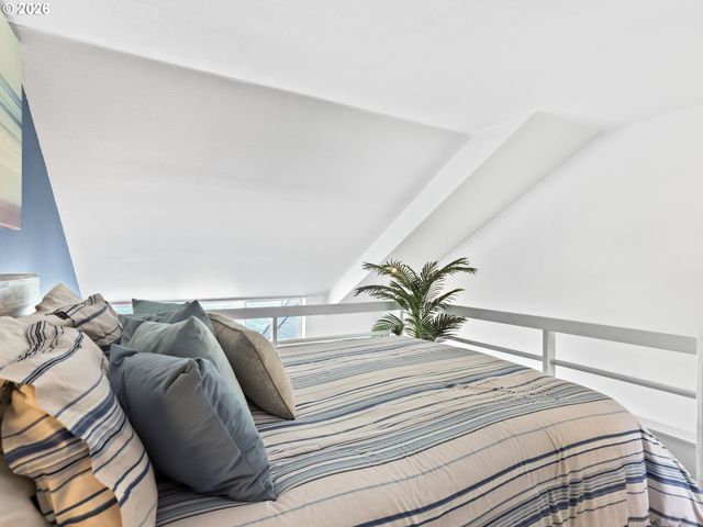 81 N HAYDEN BAY Dr, Portland, OR 97217