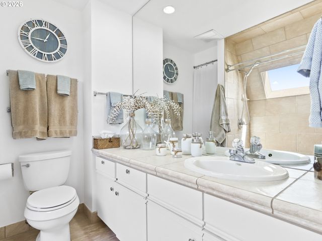 81 N HAYDEN BAY Dr, Portland, OR 97217