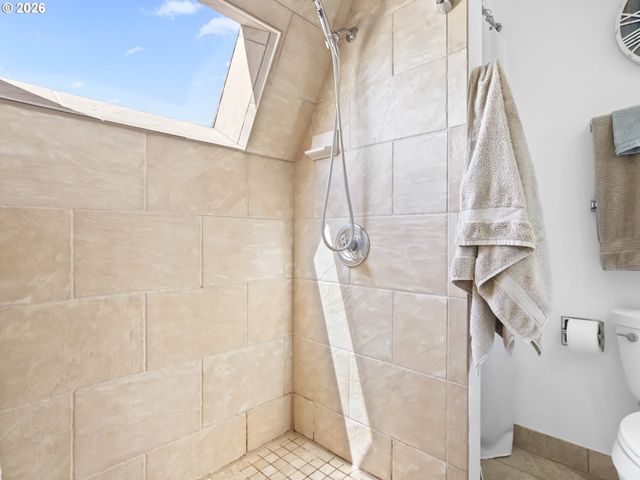 81 N HAYDEN BAY Dr, Portland, OR 97217