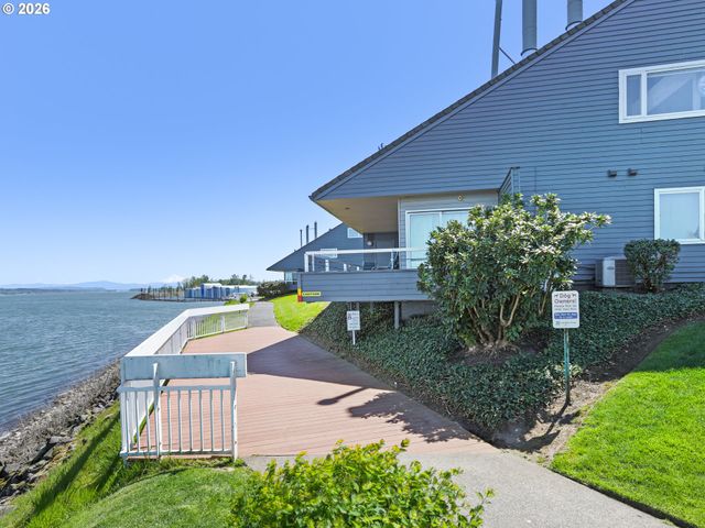 81 N HAYDEN BAY Dr, Portland, OR 97217