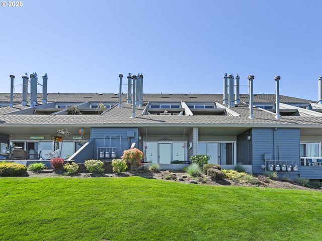 81 N HAYDEN BAY Dr, Portland, OR 97217